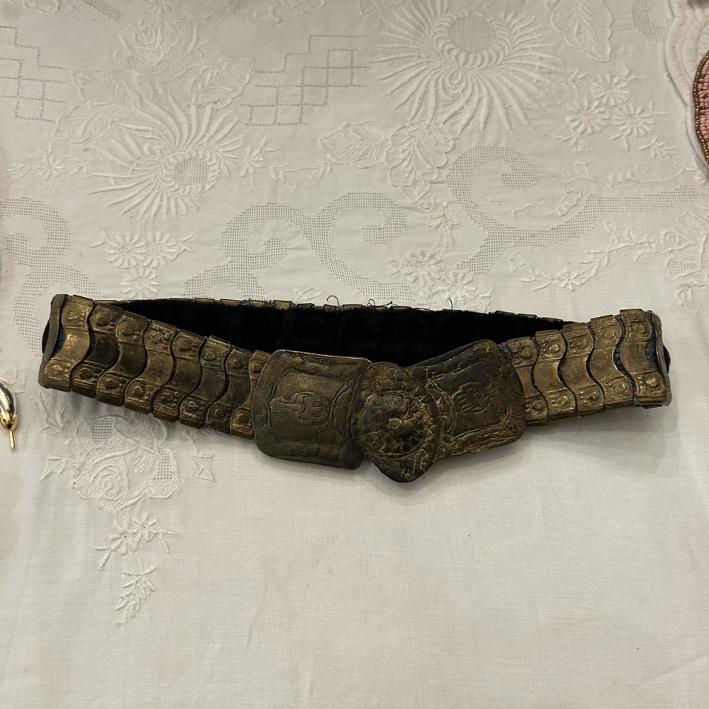❤️Vintage Brass Velvet Belt!  Must See!❤️🥰